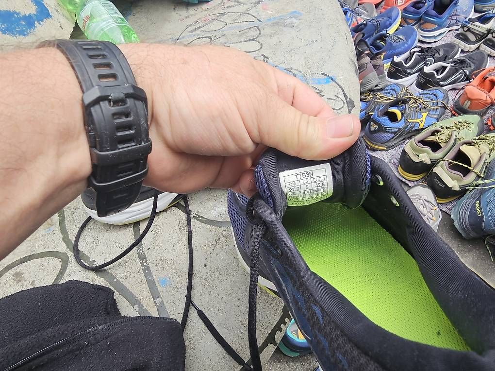 Asics Scarpe da uomo: Asics turnschuhe 42.5 – Usato da Thun venduto da Plaki 1