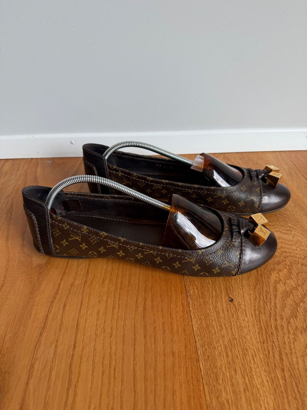 Louis Vuitton Scarpe da donna: LOUIS VUITTON Ballerinas Gr. 41 – Usato da Zürich venduto da Pau76 2