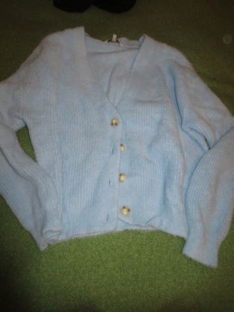 Hellblaue Kuscheljacke durchgeknöpft... XL = 42