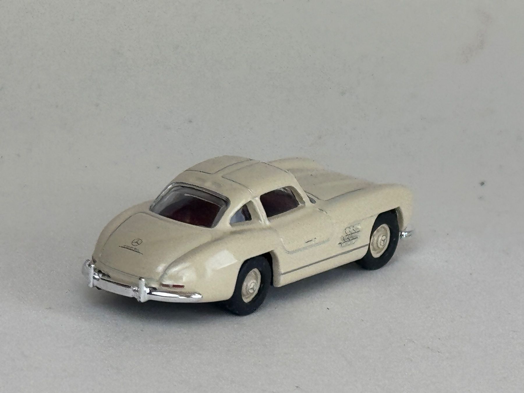 Schuco Modellini d'auto: Schuco Mercedes 300 SL Coupe hellbeige – Usato da Elm venduto da Wikmtz 1
