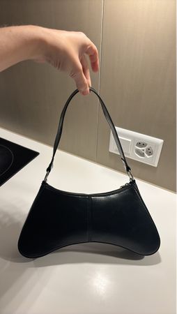Sac à main noir élégant, parfait pour toutes occasions!