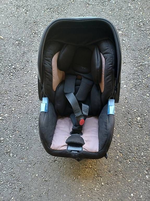 Seggiolini per auto: Babyschale Privia – Usato da Würenlingen venduto da Steeefeli