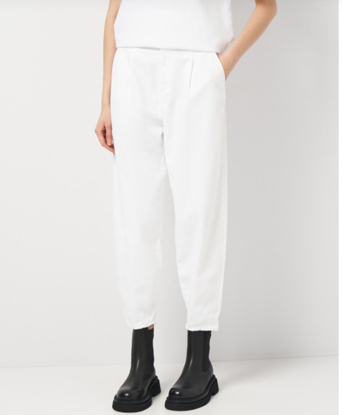 Zara Pantaloni: ZARA Denim Hose Gr. 40 – Usato da Basel venduto da PinkPong