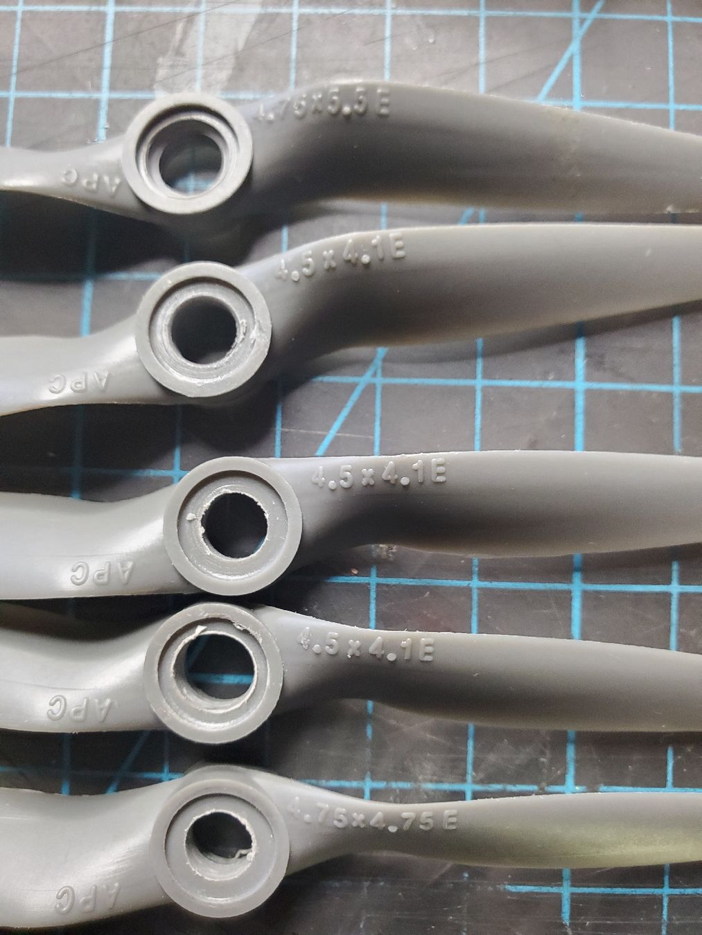 Modellismo RC: 10 APC 4,5" bis 5" Propeller  – Nuovo (secondo la descrizione) da Hausen AG venduto da Lothar64 1