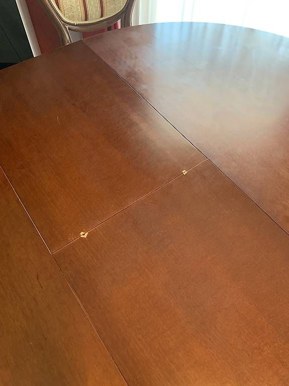 Set di tavolo e panche: À vendre table + 6 chaises – Usato da Savièse venduto da lacombe02 3