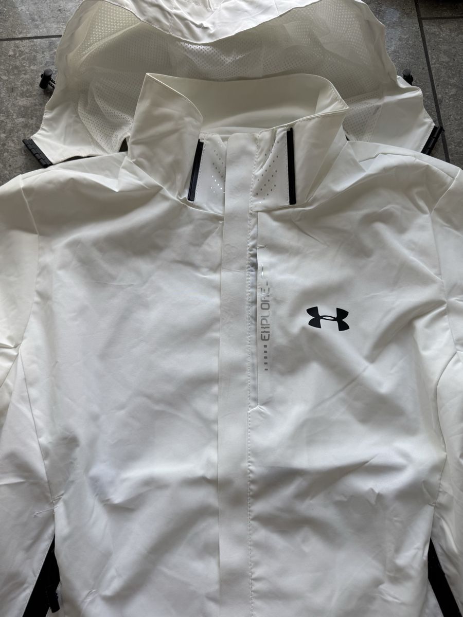 Under Armour Jacken: Under Armour Waterproof Jacke Größe M – Neu (gemäss Beschreibung) aus Allschwil von ale_99l7 2