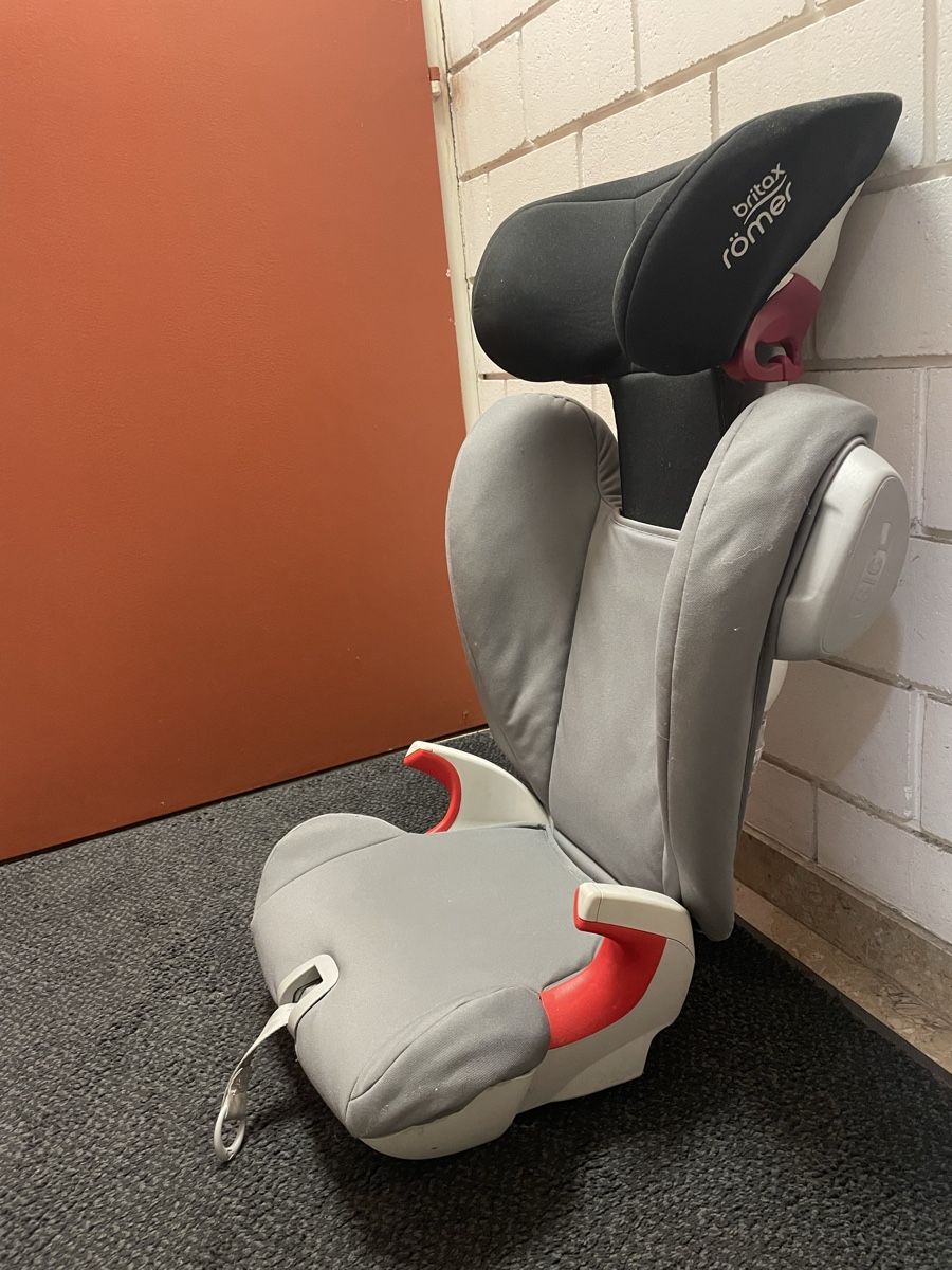 Britax Römer Auto-Kindersitze: AutoKindersitz Römer – Gebraucht aus Hausen Ag von Mozaic