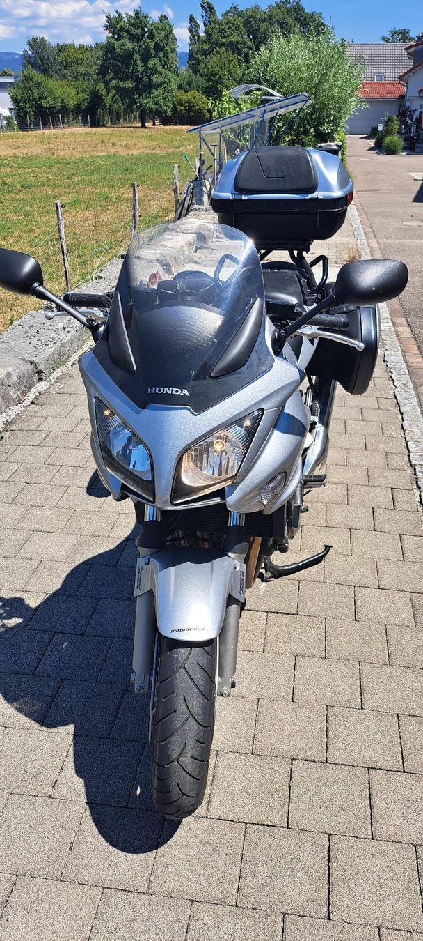 Honda Touring: Honda CBF 1000 ABS Silber mit Topcase & 2 Seitenkoffern – Usato da Möhlin venduto da Erichkoe 2