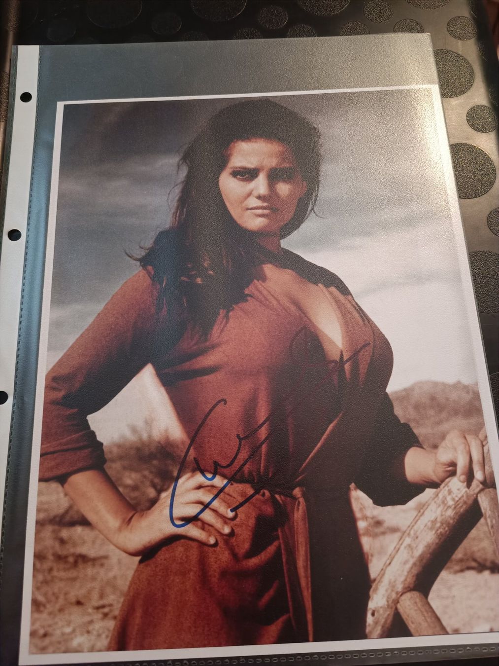 Autographes: Claudia Cardinale  - handsigniert - 20x28cm – D'occasion à Menziken par Artographs