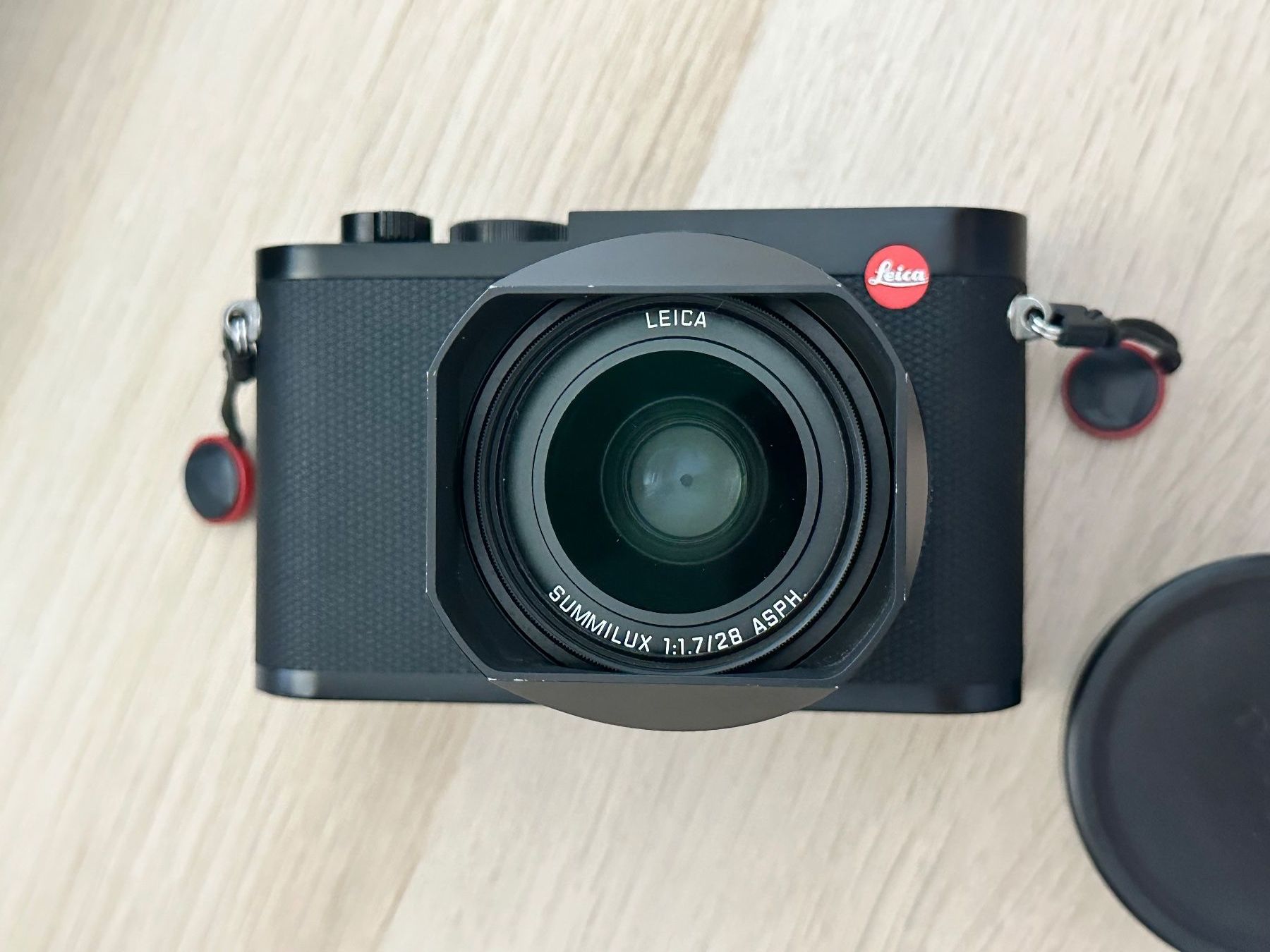Leica Kamera: Leica Q2 mit Zubehör und Originalverpackung – Gebraucht aus Basel von NicCai