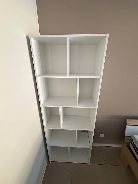Scaffali: Libreria JYSK MOSBJERG bianca  CHF 10 – Usato da Bellinzona venduto da cam_9fcv 3