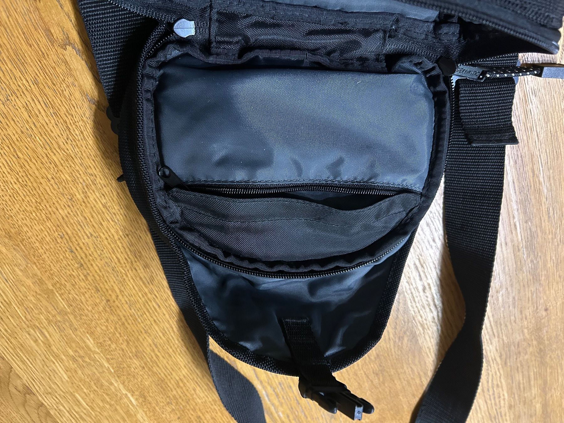 Borse: Sac pour appareil photo type reflex – Usato da Renan BE venduto da Niklos6 1