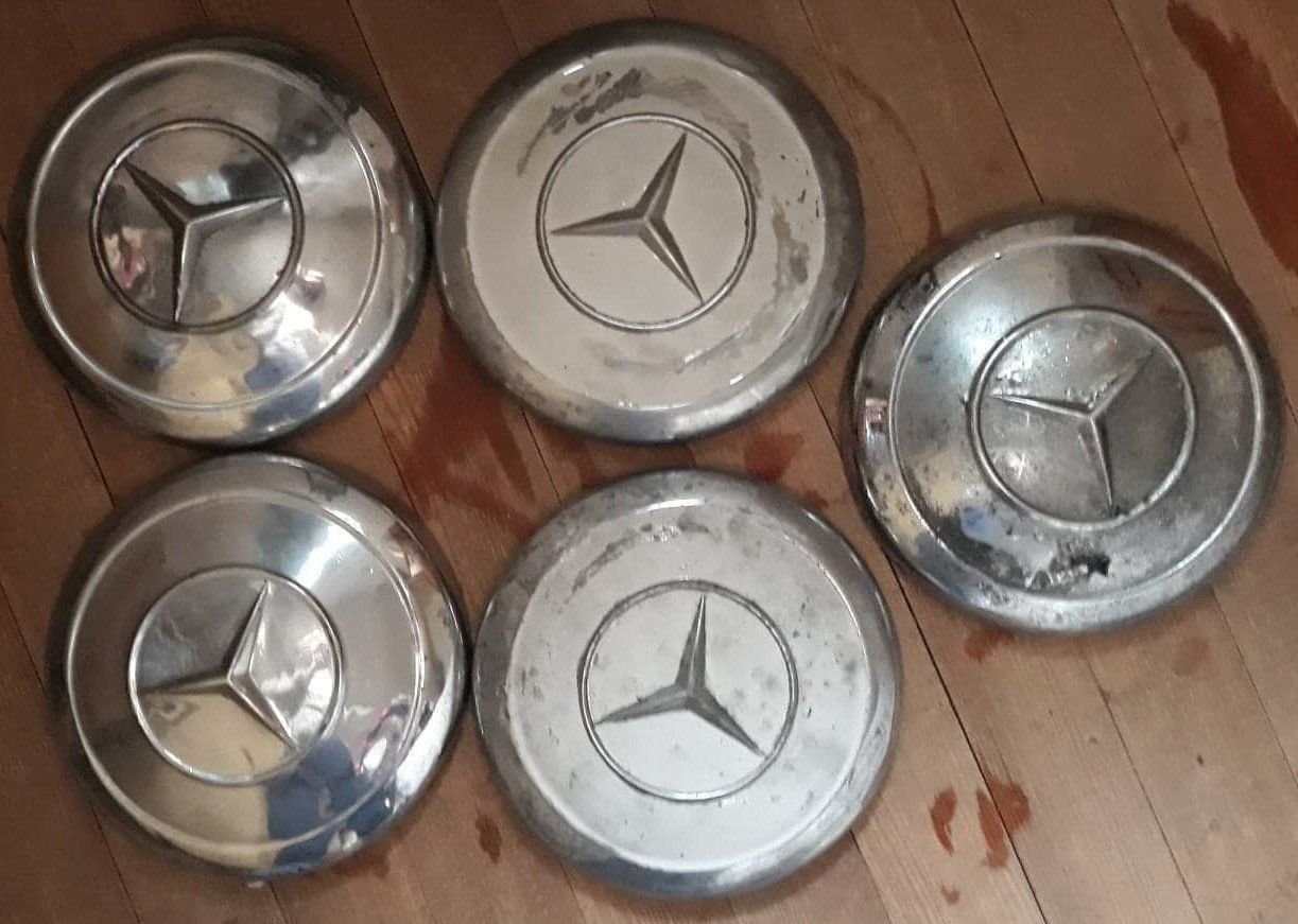 Mercedes-Benz Cerchioni: MERCEDES - Enjoliveurs de roue - 5x – Usato da Le Locle venduto da borgespatricia