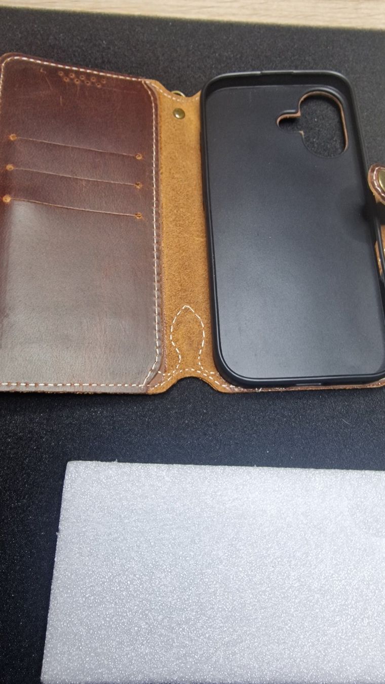 Apple Covers & Schutzfolien: iPhone 16 Leder Wallet Case Braun – Neu – Neu (gemäss Beschreibung) aus Bülach von TimeDealsNow 2