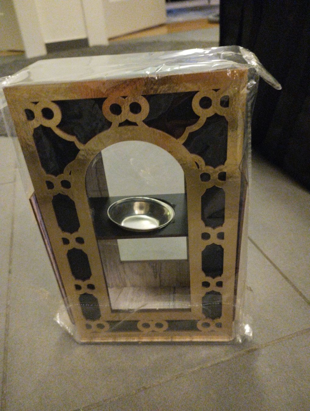 Toutes les décorations: Decorative Lantern Gold Black Arch Pattern New Condition – Neuf avec emballage d'origine à Zürich par Vansa