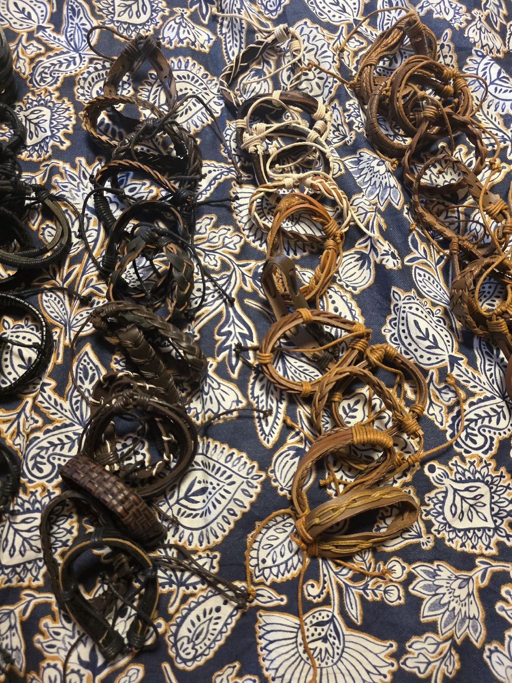 Armbänder & -reifen: Lot bracelets tressé noir et brun . – Neu (gemäss Beschreibung) aus Carrouge VD von Bogdan95 2