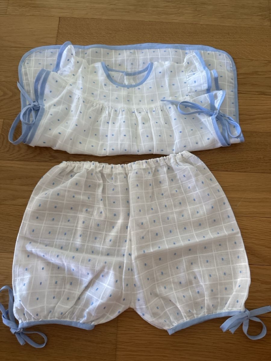 Lotti di vestiti: Zweiteiler Weiss/Blau Grösse 80/88 – Usato da Dielsdorf venduto da nad_r69c 1