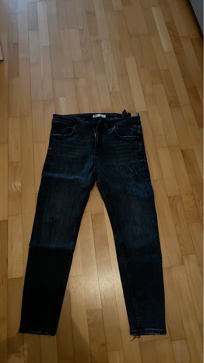 Jeans: Zara Schwarz-graue Jeans , Grösse 32 – Nuovo (secondo la descrizione) da Oftringen venduto da Kad.Ha