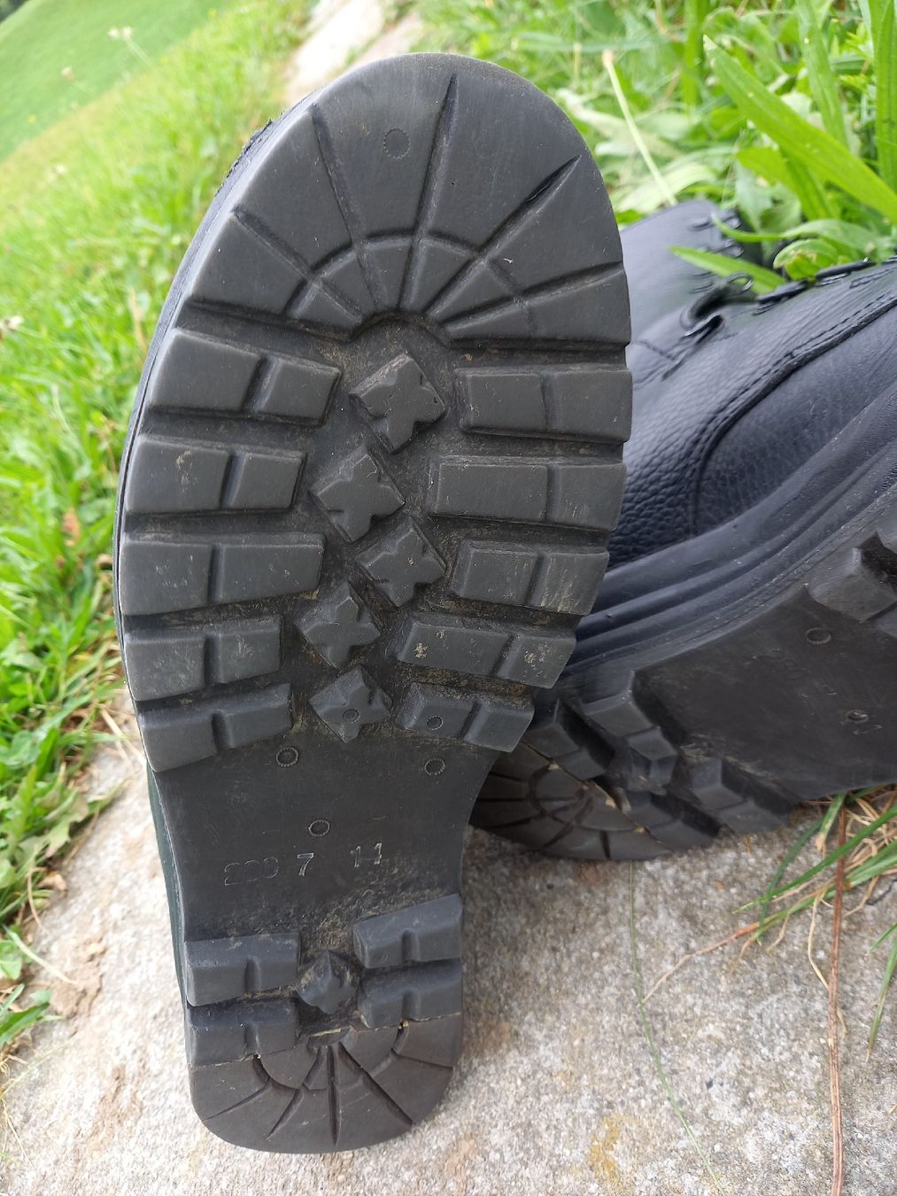 Minerva Scarpe da uomo: Kampfstiefel Minerva 280/7 gebraucht – Usato da Galgenen venduto da Allerlei8854 2