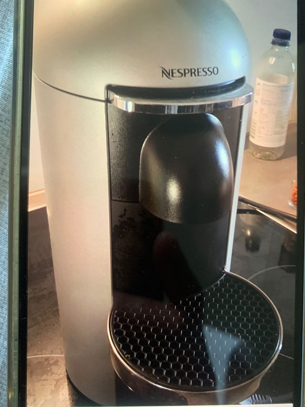 Macchine per caffè & Macchine per espresso: Machine à cafe Nespresso virtuo plus – Usato da Echandens venduto da san_q5m7