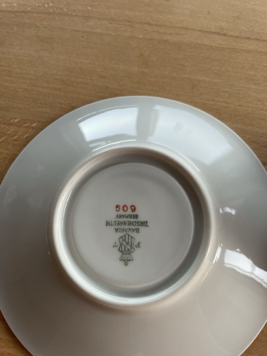 Tassen: Espressotasse und Untertasse  – Gebraucht aus Seltisberg von Erdbi 2
