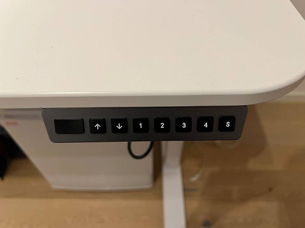 Scrivanie: Bureau électrique debout/assis plateau et pied blanc – Usato da Aubonne venduto da eri_q5vm 1