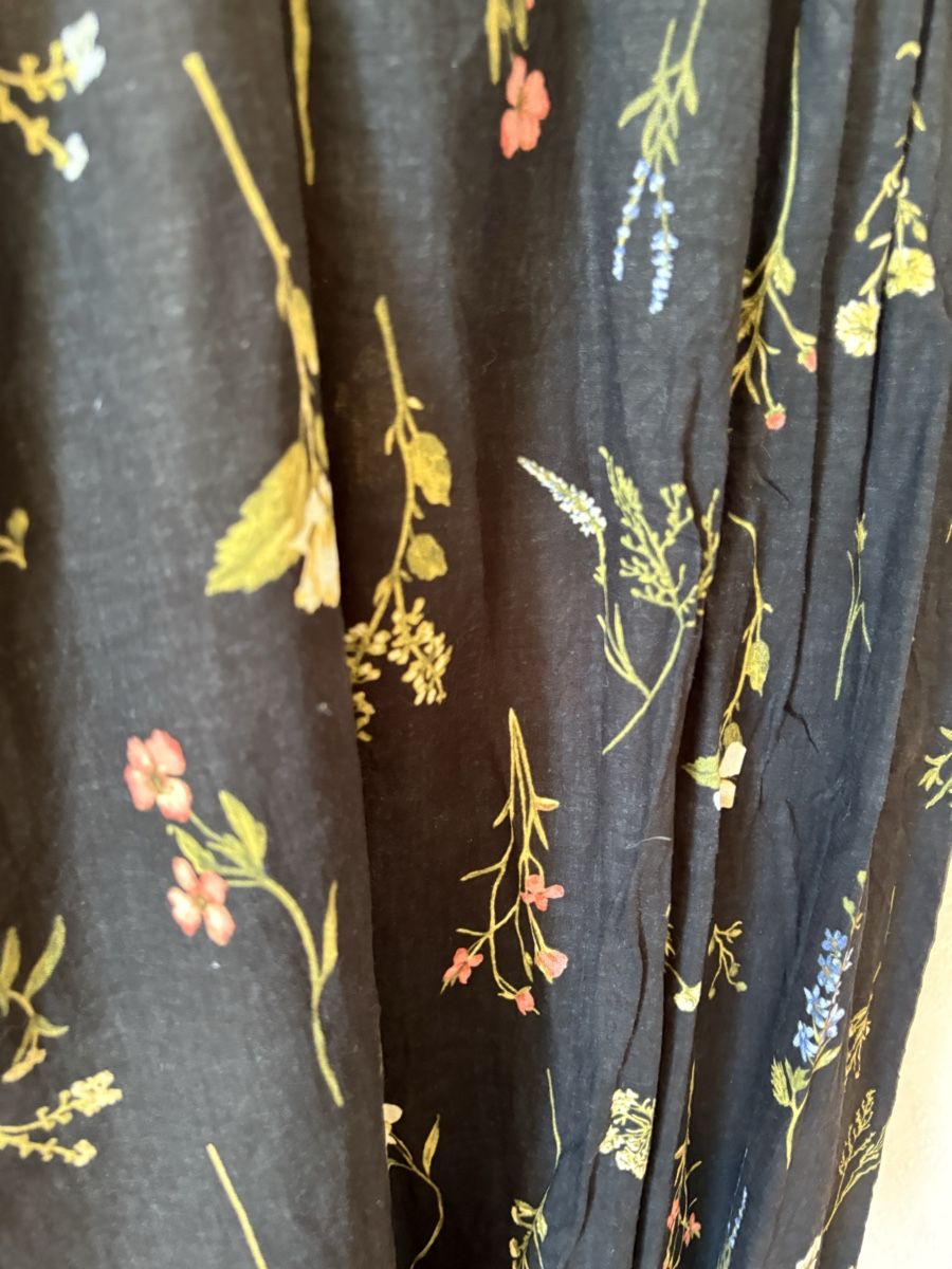 H&M Gonne: SCHWARZER MAXIROCK MIT BLUMENMUSTER – Nuovo (secondo la descrizione) da Bettwiesen venduto da wombat90 1