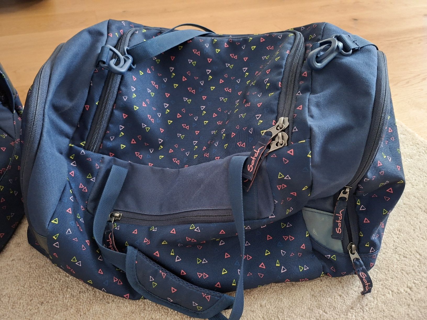 Satch Kindertaschen:  Satch Blue Triangles Rucksack und Tasche   – Gebraucht aus Aadorf von Hupfgump 1