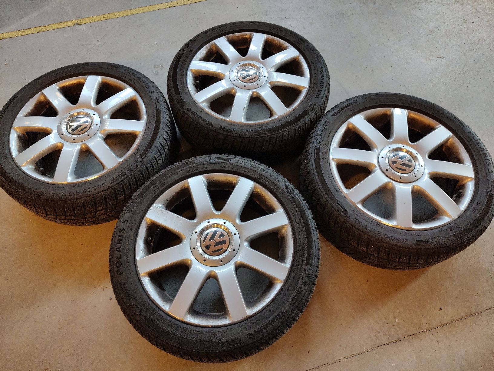 Volkswagen Pneumatici & Ruote complete: Winterräder VW Golf – Usato da Oberuzwil venduto da Auto-Hilber