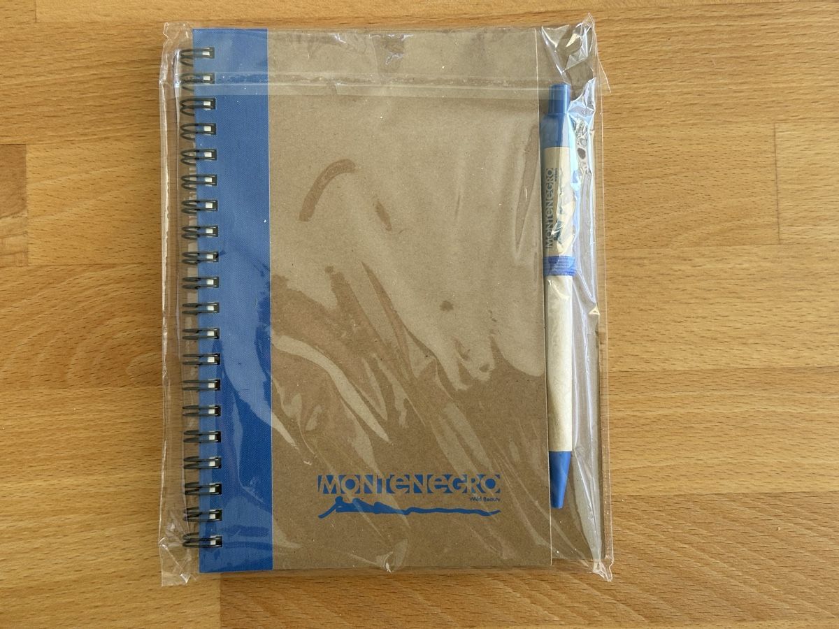 Blocchi: Carnet de notes avec stylo du Monténégro – Nuovo e nell'imballaggio originale da Promasens venduto da Toblerone83