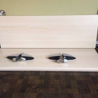 2 SCHWEBE-WANDREGALE  HELLHOLZ, FOURNIERT