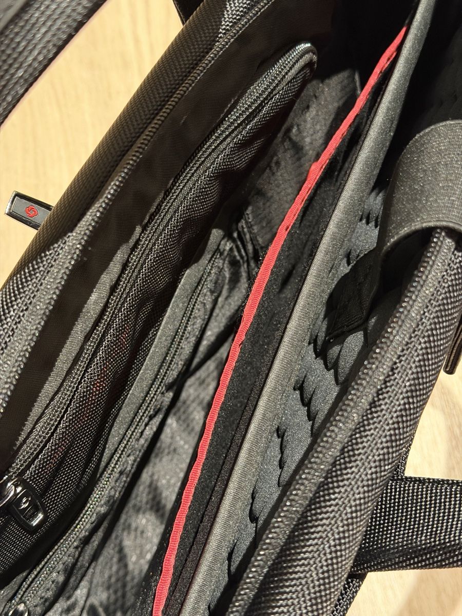 Samsonite Borse: Samsonite Pro-DLX 5 laptop bag – Usato da Lausanne venduto da its_zl9h 4