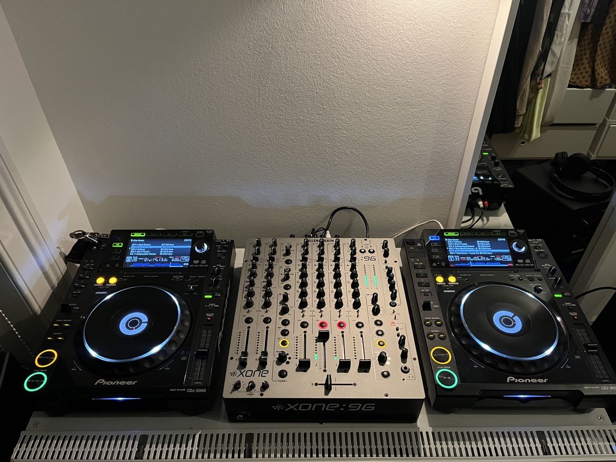 Pioneer Console di mixaggio: 2x Pioneer CDJ-2000 mit Decksaver – Usato da Zürich venduto da bretxo 8