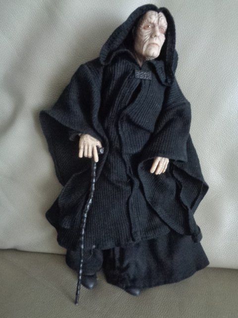 Star Wars Figuren: Star Wars Hasbro Imperator Palpatin – Gebraucht aus sargans von Angamar