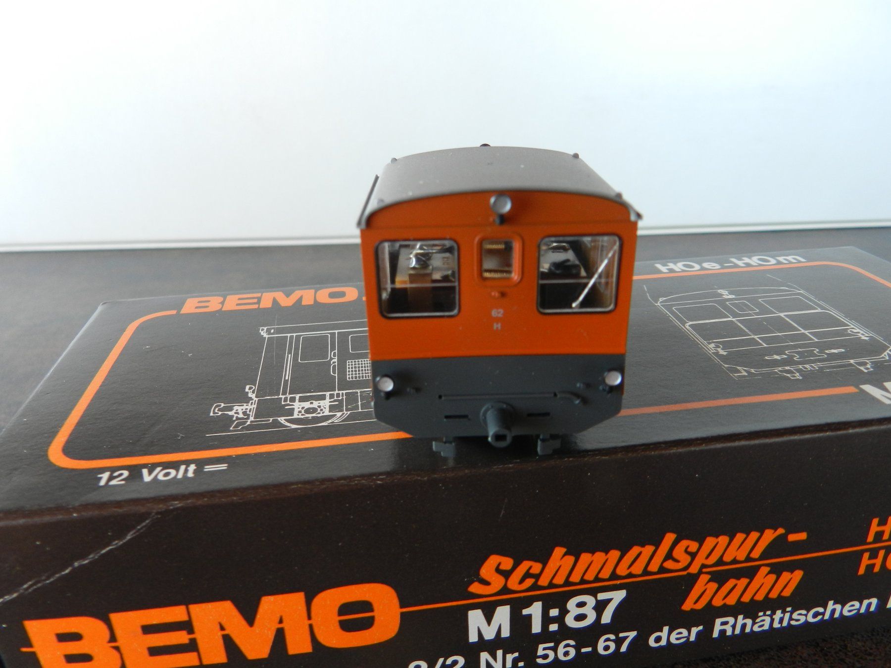Bemo Trains électriques: H0m BEMO Rangiertraktor Tm 2/2 RhB braun – Neuf (Voir description) à Arzier-Le Muids par elocin83 2