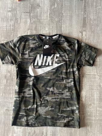 Nike T-Shirt Tarnung Grösse 152 neu mit Etikett
