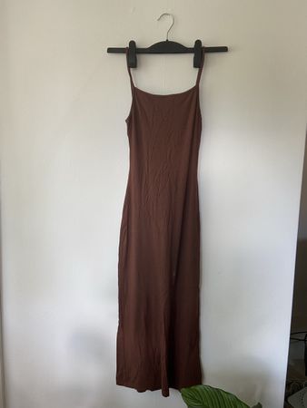 Braunes schlichtes Kleid