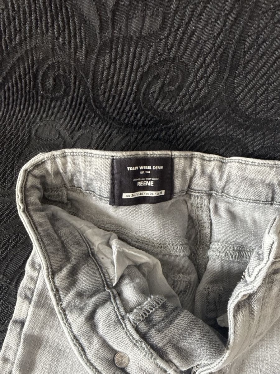 Tally Weijl Jeans: Jeans Grösse 36 - Grau Zerrissen – Usato da Pratteln venduto da syr_g2ql 2