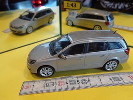 Opel Astra  1:43 (ohne Box) Mini-Champs   > (H9)