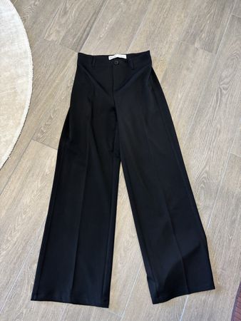 Stoffhose Bershka schwarz weites Bein Grösse 36
