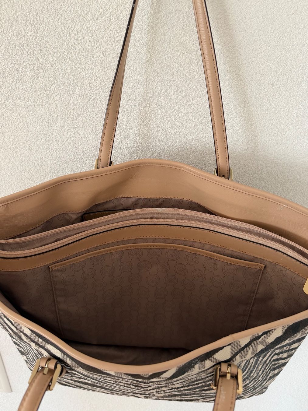 Michael Kors Borse da donna: Michael Kors Tasche mit Zebramuster – Usato da Meilen venduto da ninaproud 3