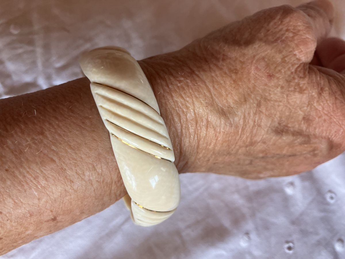 Bracciali & Braccialetti: Vintage Armreif Knochen mit Goldfaeden – Usato da Bassersdorf venduto da groovygremlin 4