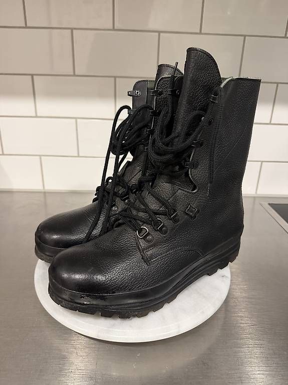 Scarpe da uomo: Stillgestanden! Bally Schweizer Armee Stiefel KS90 – Usato da Zürich venduto da hoizaemme