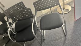 10 Stühle schwarz mit Metallgestell gebrauchter Zustand