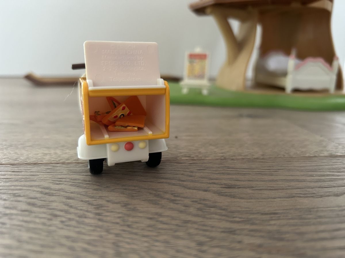 Sylvanian families Maisons & Meubles de poupées: Sylvanian Baumhaus und Pizza-Kurrier – D'occasion à Küssnacht am Rigi par caka80 3