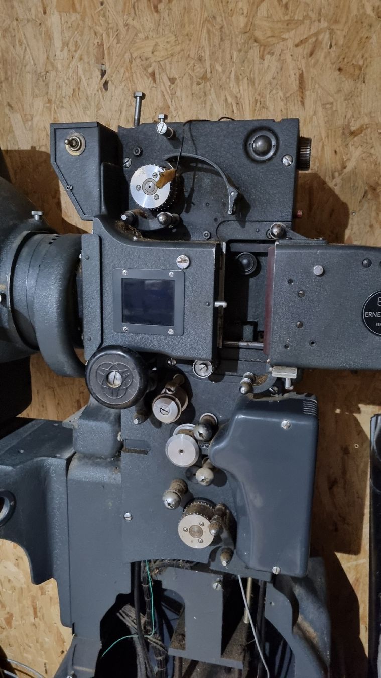 Films: Kinoprojektor Ernemann – Défectueux à Rümlingen par Schmid030 2