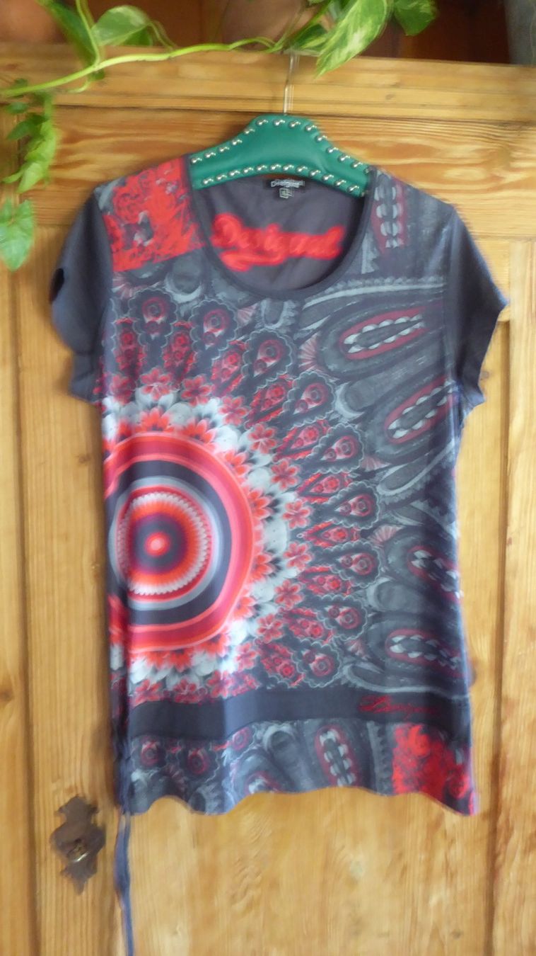 Desigual T-Shirts: Schönes Long  Tshirt Gr XL Desigual – Gebraucht aus Sargans von Benziner 1