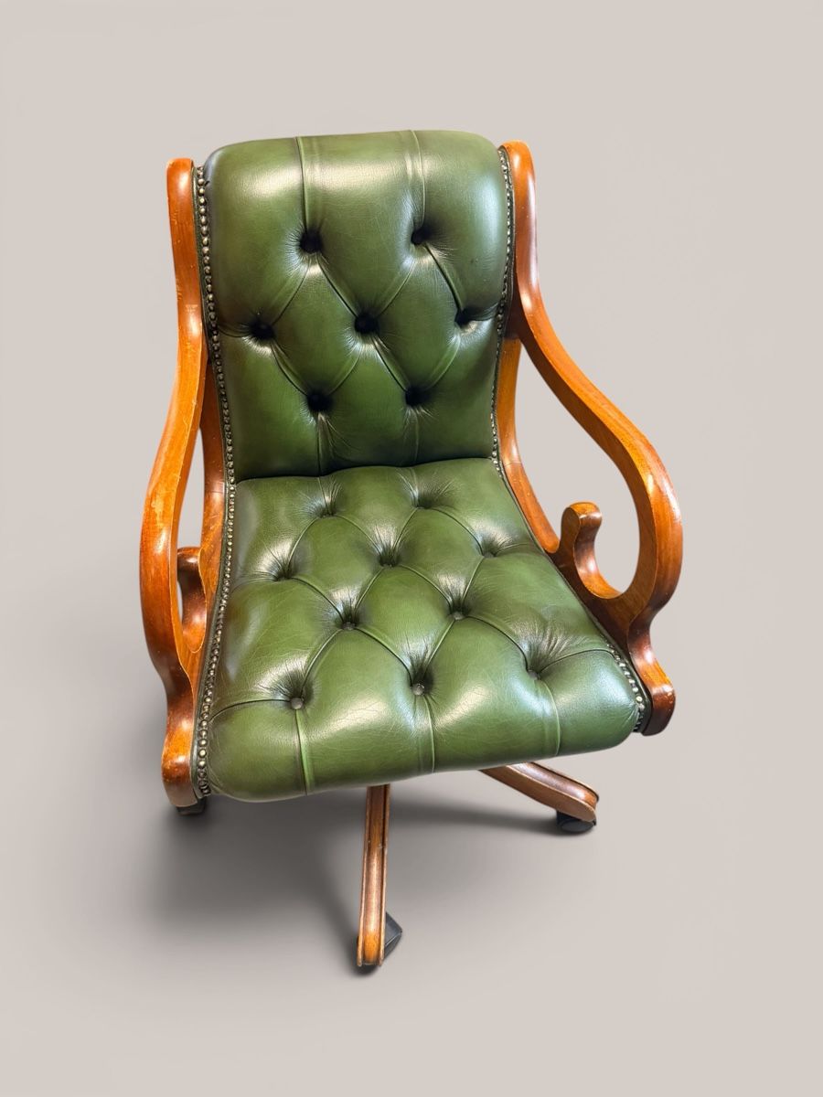 Sedie: Fauteuil de bureau Chesterfield cuir vert pivotant – Usato da Vessy venduto da _Callidus_