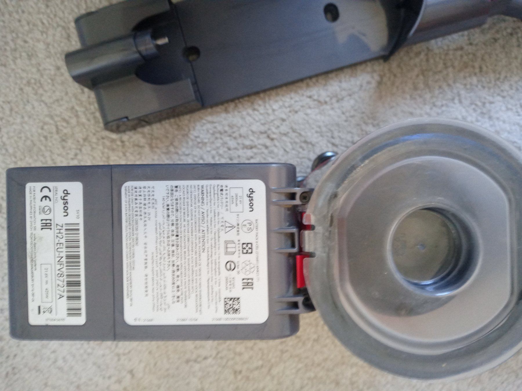 Dyson Aspirateurs & Accessoires: Handstaubsauger Dyson V8 – D'occasion à Prez-vers-Siviriez par Monija70 4