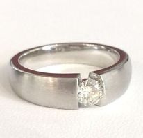 Diamantrring: 0.28ct. Solitär, massiv 750 Weissgold, 4.690,-